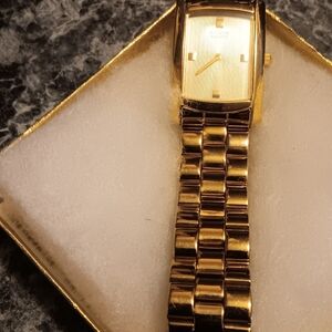 CITIZEN QUARTZ MEN'S GOLD WATCH.